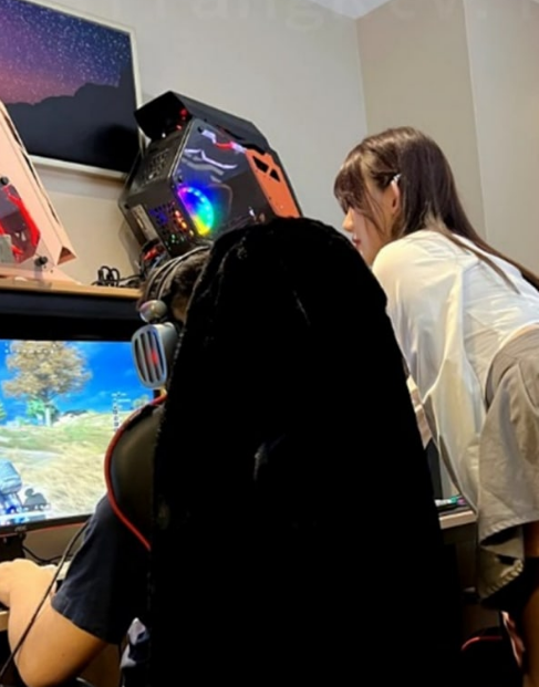 秀人顶流 - 阿朱老师 网吧露出 高清写真 顶级诱惑
