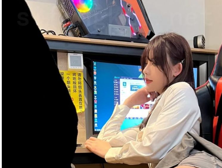 秀人顶流 - 阿朱老师 网吧露出 高清写真 顶级诱惑