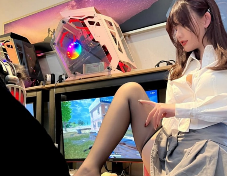 秀人顶流 - 阿朱老师 网吧露出 高清写真 顶级诱惑