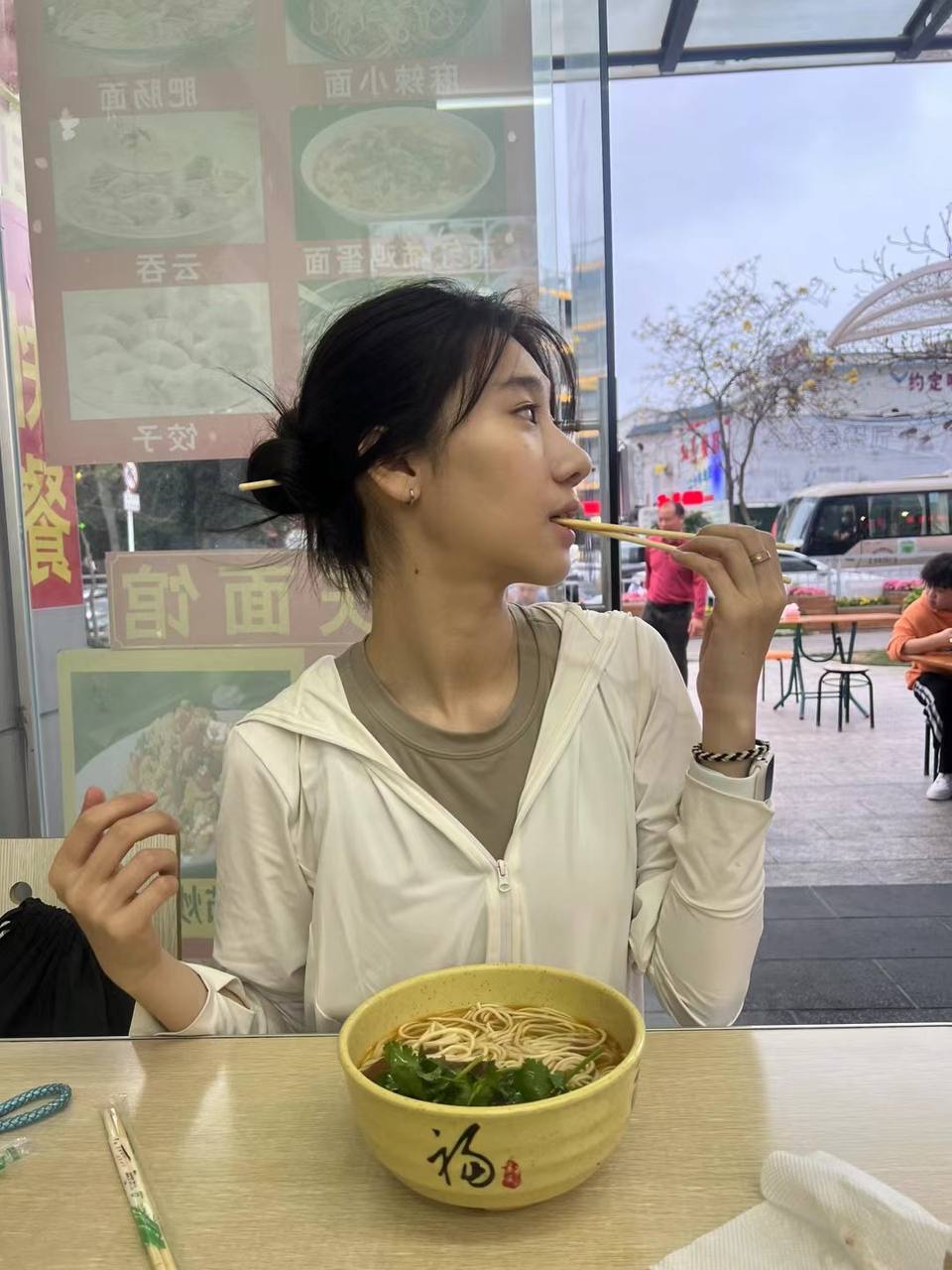 杭州某MCN 女模特 被下药后带到酒店肆意玩弄