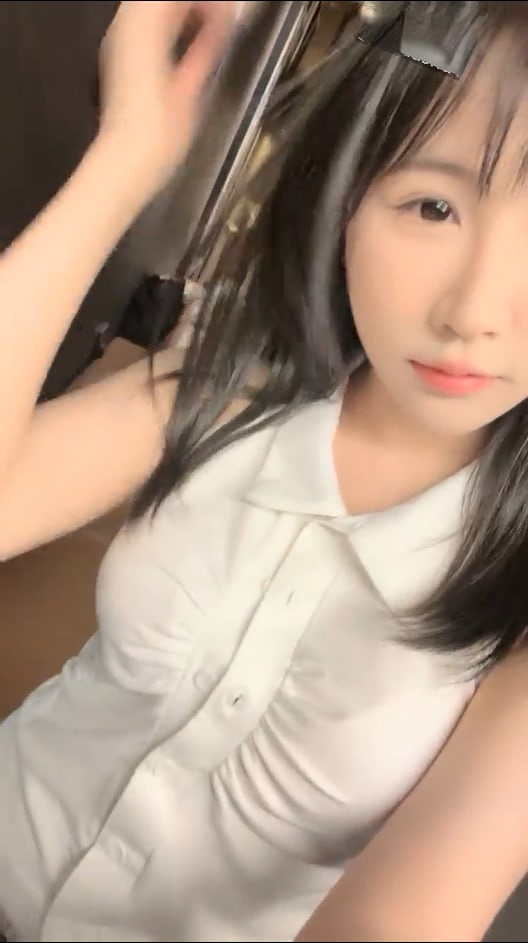 抖音 京鱼儿 广州19岁纯欲天花板复出