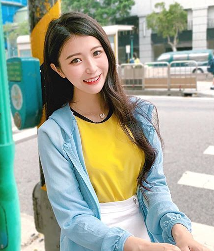 现役大学生校花太兇！小小年纪发育超满点「 量超不科学」画面太可以：比荡鞦韆还晃