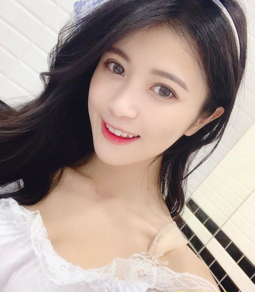 现役大学生校花太兇！小小年纪发育超满点「 量超不科学」画面太可以：比荡鞦韆还晃