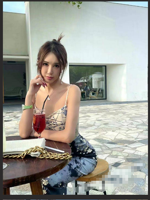 抖音 网红模特 孟晓艺 为接新广告被老板规则！规则 ！