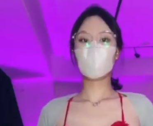抖音：草莓小甜心（丁姐） 草老师 钉钉会议室会员直播