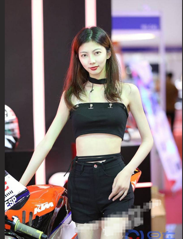 北京国际摩托车展览会上的机车少女！