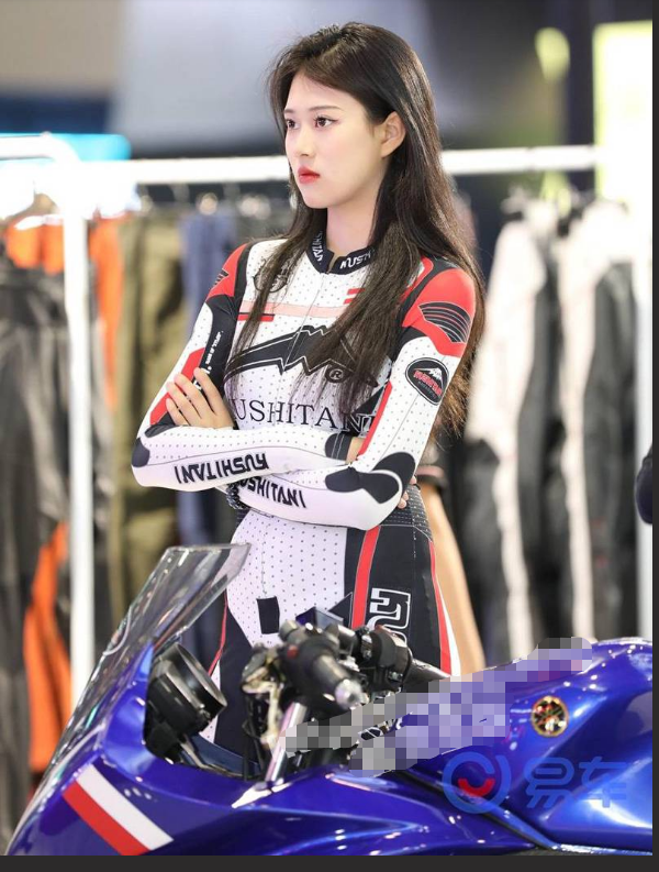 北京国际摩托车展览会上的机车少女！