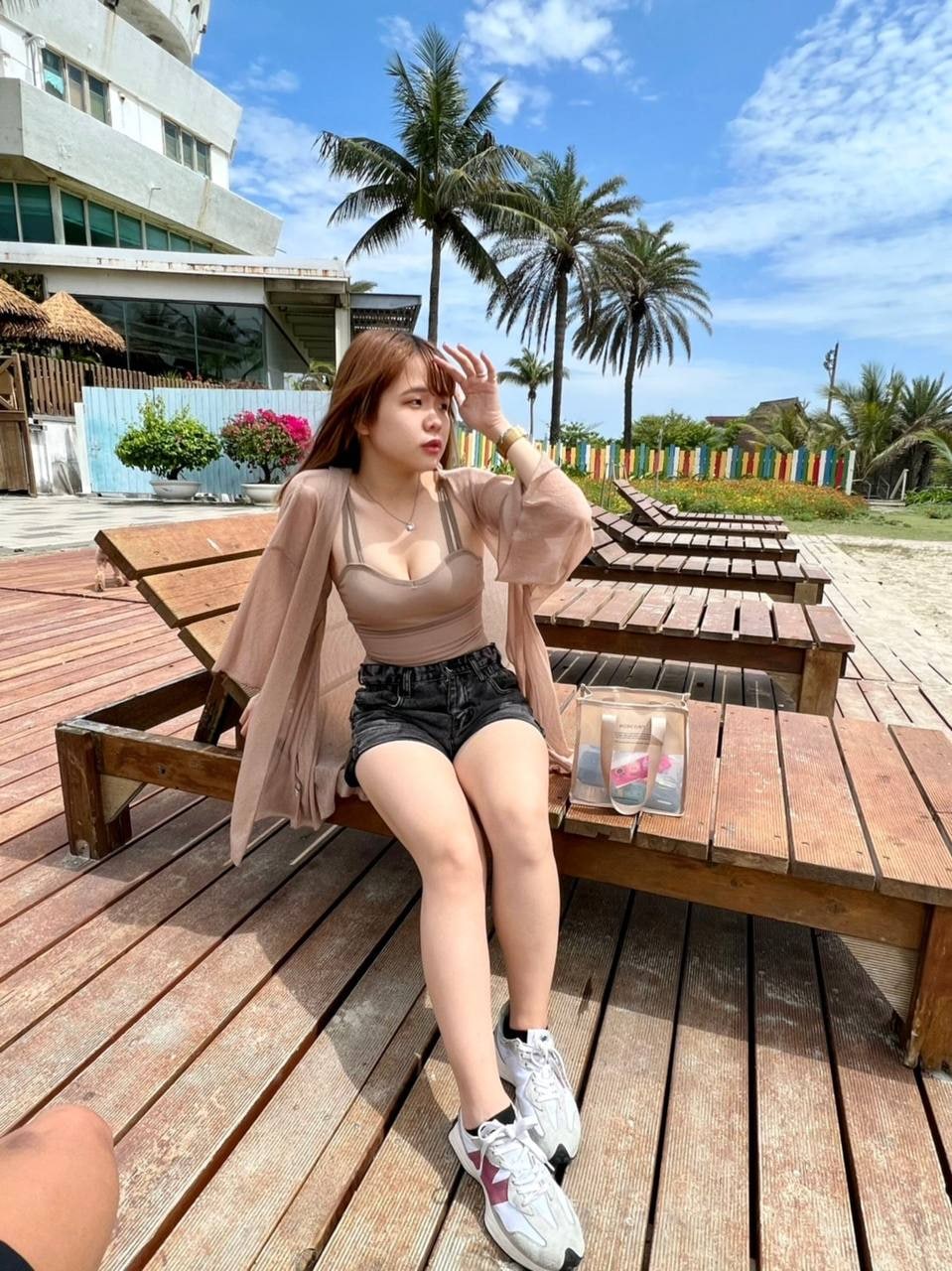 南苑大学 旅游学院 爱吃鸡的小 林美艳