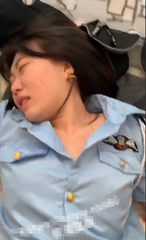 喜欢扮演小女警的极品大三女友 被男友
