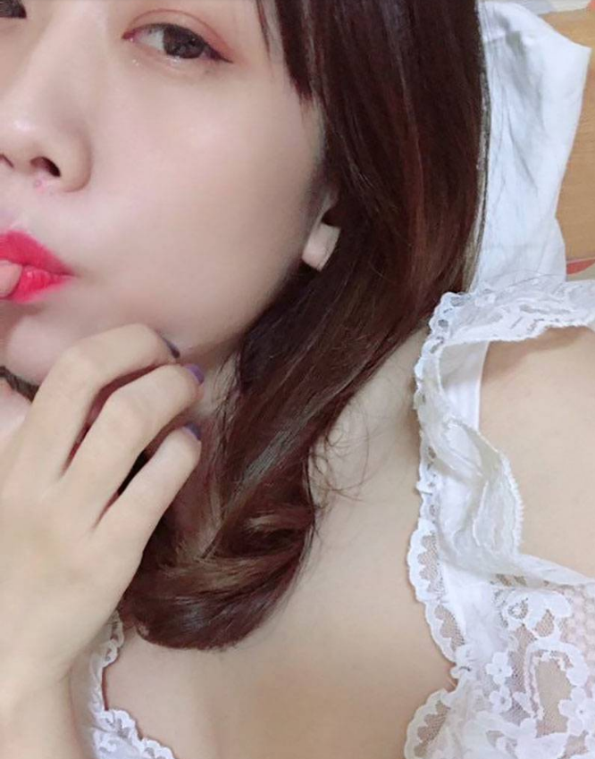 御姐疯狂索取 男友直呼受不了！可御可甜的极品美女与男友自拍