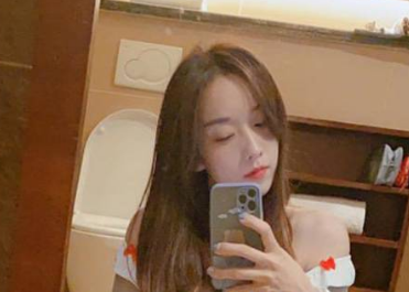 御姐疯狂索取 男友直呼受不了！可御可甜的极品美女与男友自拍