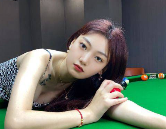 肤白貌美大长腿 反差女主播 真心羡慕榜一大哥 有钱是真好～