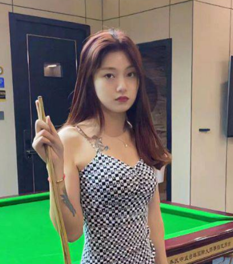 肤白貌美大长腿 反差女主播 真心羡慕榜一大哥 有钱是真好～