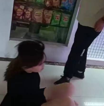 《消失的她》电影有毒！！代入感强到恐怖 两人看完电影直接在影院干架，女子受伤住院
