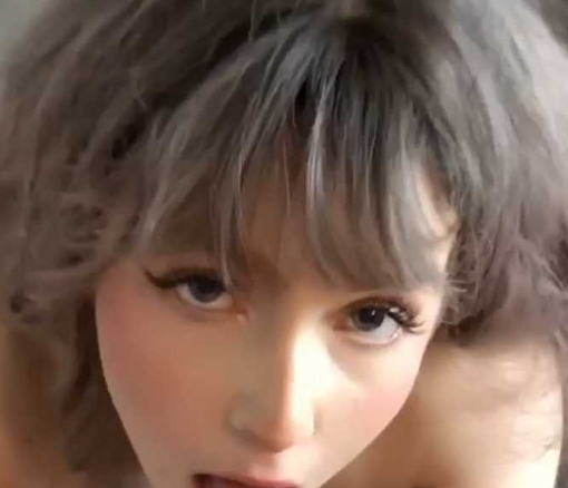 Onlyfans 网红『loveAngelicax』像瓷娃娃一样漂亮的妹子