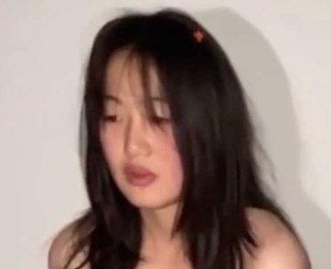 菏泽校园霸凌事件！学生妹被女同学衣服 还叫来男同学参观 并强迫下跪！