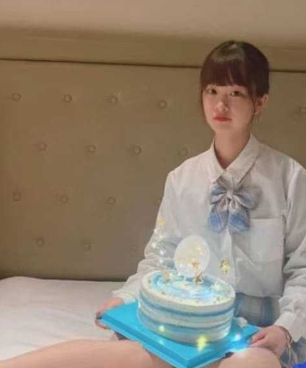 广东 20 岁女孩【苏萌萌】过生日在酒店拍