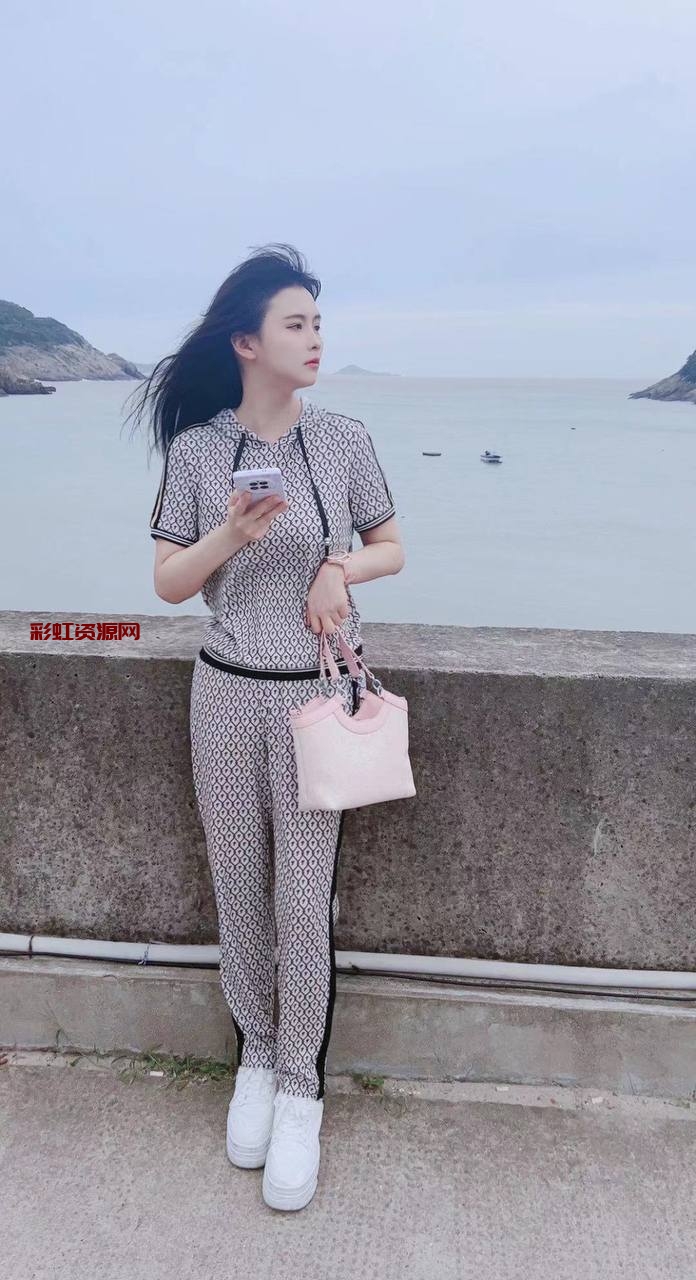 武汉05年 身高168 武汉传媒校花~~