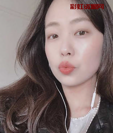 少妇神似克拉拉！刚刚离异非常强烈的女销售