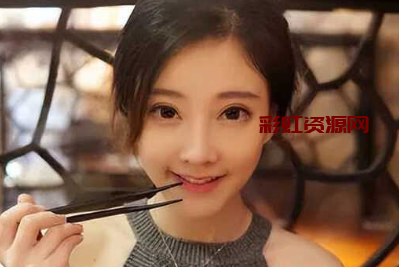 网传超人气网红 甜美系女神 冯提莫