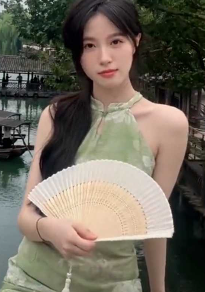 抖音 500 万粉丝网红 水冰月 微博 乔本小月 超极品女神大学期间视频