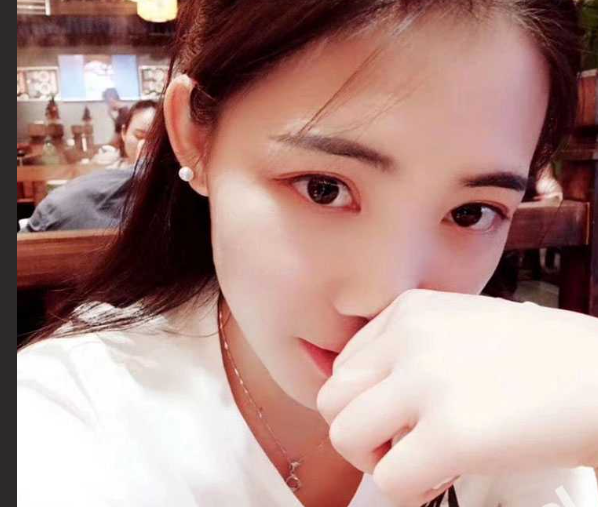 敏儿 爱吃 外人眼里的正经妹