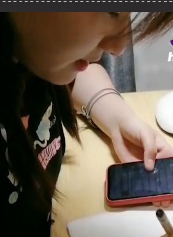 品学兼优的清纯女大学生 被社会油腻大叔忽悠到就写作业