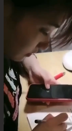 品学兼优的清纯女大学生 被社会油腻大叔忽悠到就写作业