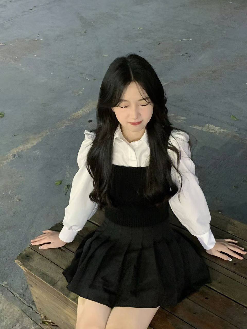 年龄: 04 年网红 莉娜    身高: 168