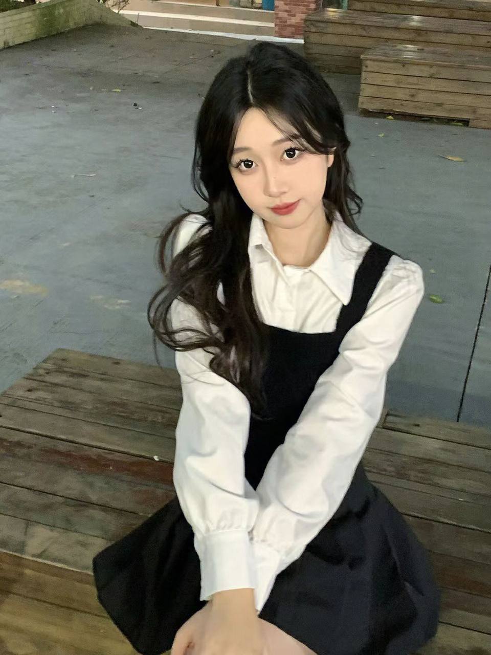 年龄: 04 年网红 莉娜    身高: 168