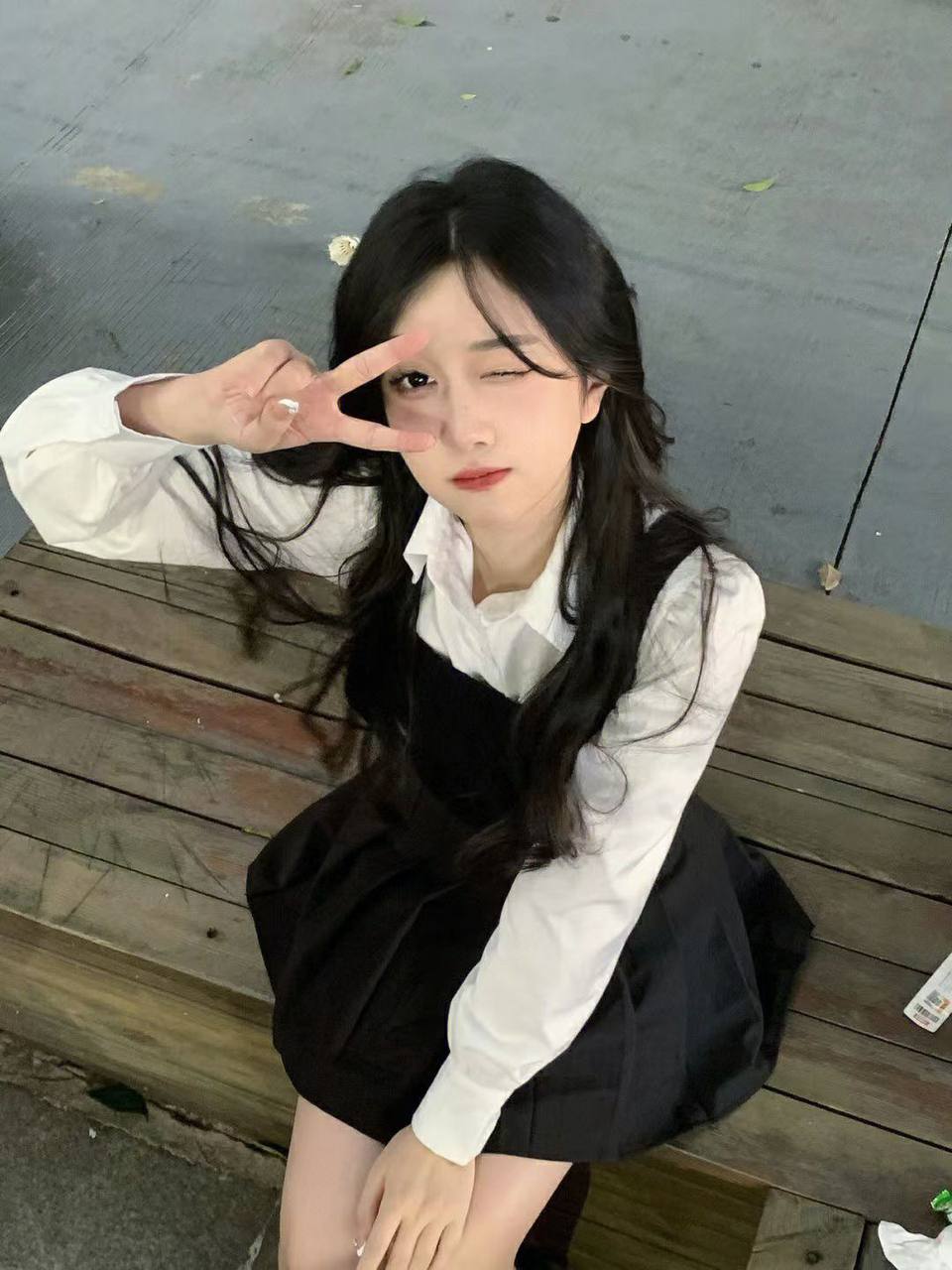 年龄: 04 年网红 莉娜    身高: 168