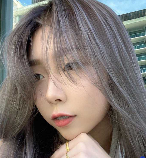 “牙套妹 奈何美色” 又一个纹身肩花妹子被套路 网络面试