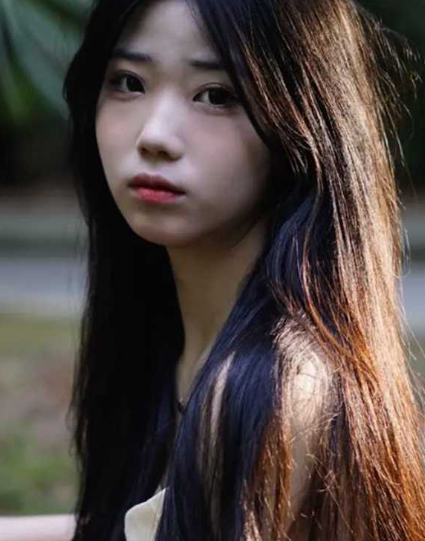 台湾获得国学文学硕士学位的 G 1斯文反差