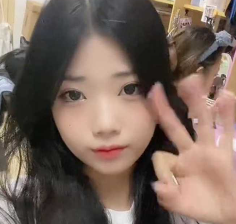 台湾获得国学文学硕士学位的 G 1斯文反差