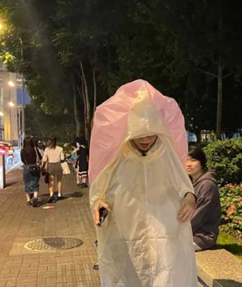 上海万圣节活动 女子疑因低俗cos被警方带离！现场高清无码视图曝光！