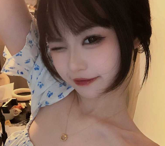 瓜友真实分享过的中专妹 黄子仪 现在厦门酒吧驻唱