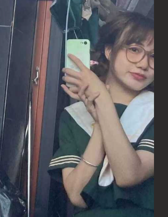 柳州仙桃职业技术学院短发眼镜妹 艾楚楚 表面乖乖女