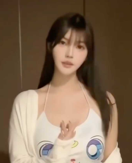 抖音 啾啾累了 早期视频被扒出！超美颜值博主在线