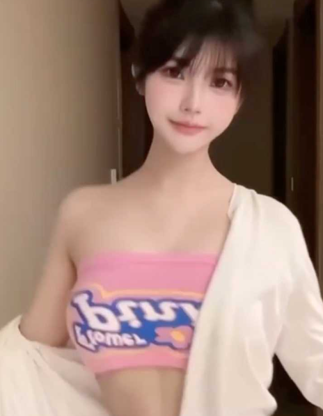 抖音 啾啾累了 早期视频被扒出！超美颜值博主在线