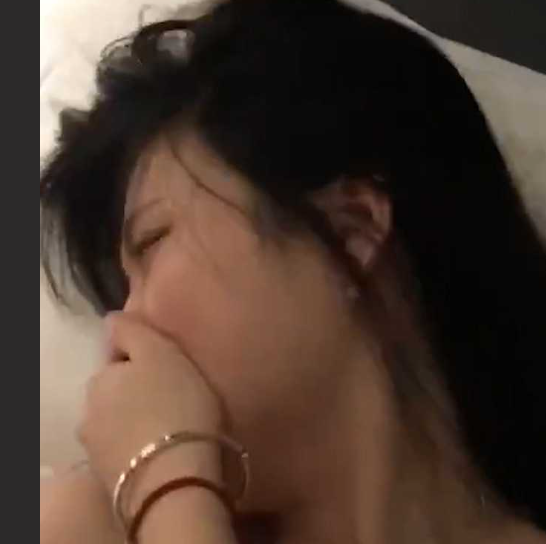 玩别人媳妇被抓赔了40W！男的气不过 把之前开房拍的视频都发出来了！