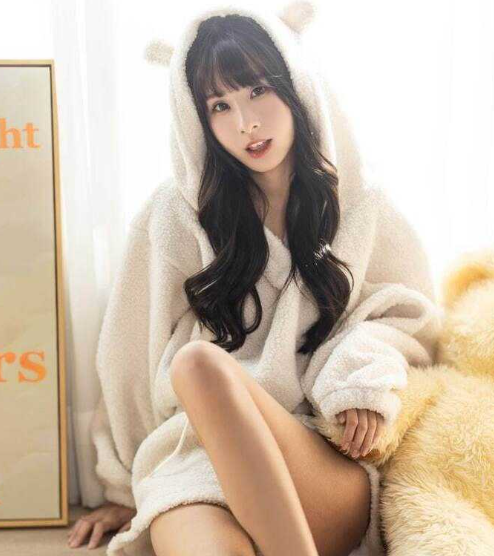 清纯宅男女神 泥泥汝niniru 11月份最新写真私拍！大长腿