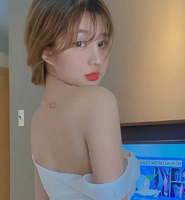 越南 IG 极品身材高颜值舞蹈生 vtihamy 与男友