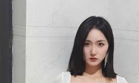 小妹妹超强体验！超级大胆的小林跑去体育生教室窗口