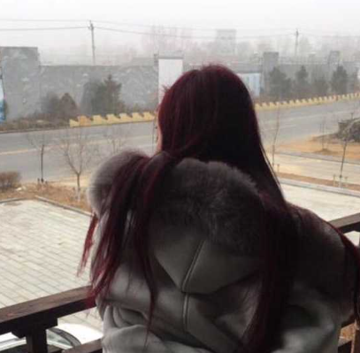 小妹妹超强体验！超级大胆的小林跑去体育生教室窗口