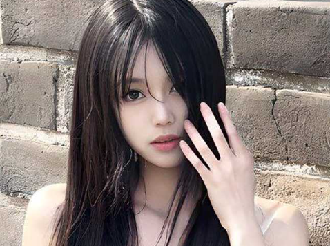 小妹妹超强体验！超级大胆的小林跑去体育生教室窗口