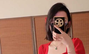 极品反差女神1咪 穿黑丝对镜子