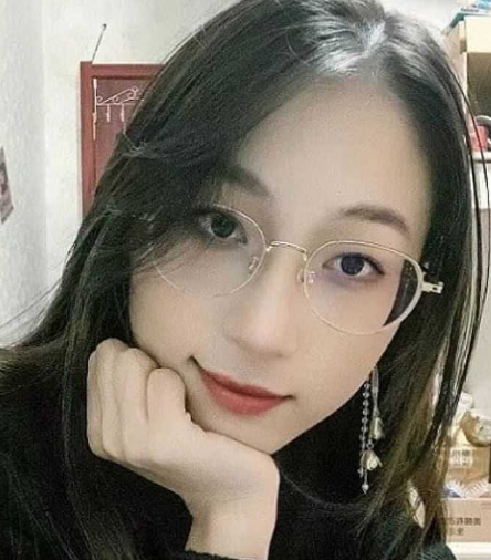 天上的飞机高 地上的眼睛！表面御姐范很文静的女大学生就爱吃鸡 化妆美颜