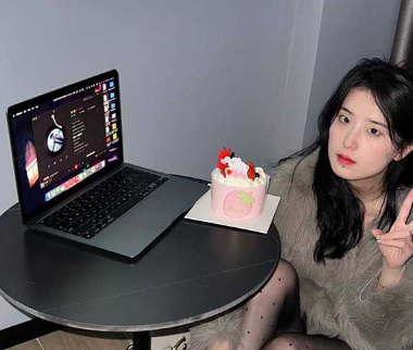 清冷气质高颜值女销售为上位被上司