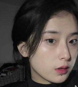 清冷气质高颜值女销售为上位被上司
