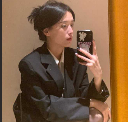 清冷气质高颜值女销售为上位被上司
